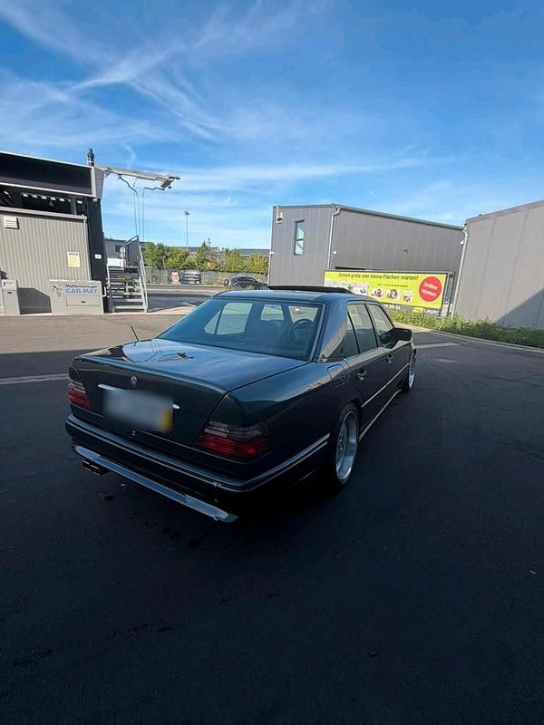 Gebraucht Mercedes E220 AMG 150 PS (110 kW) 1994 Grau Limousine
