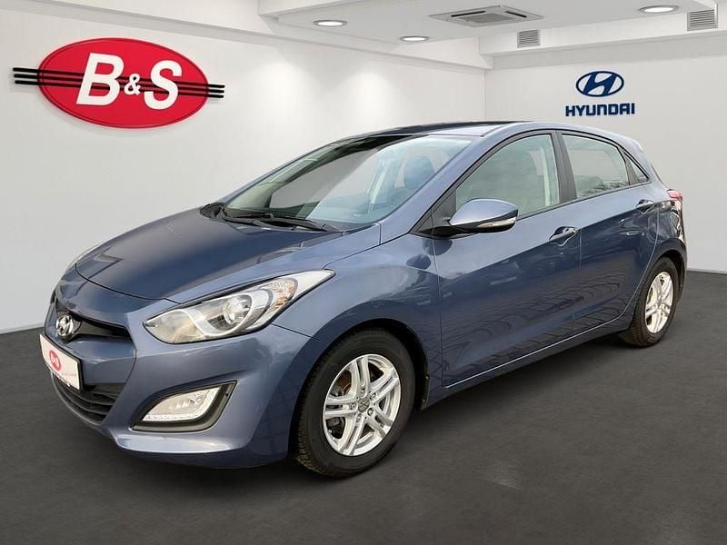 Blau Gebraucht 2014 Hyundai i30 Classic Limousine | 7.990 € (Fairer Preis) - Bild 1/4