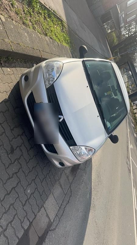 Gebraucht Renault Clio IV 75 PS (55 kW) 2012 Silber Kleinwagen