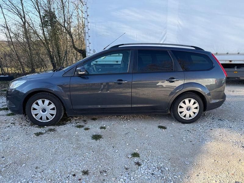 Gebraucht Ford Focus Style 109 PS (80 kW) 2010 Grau Limousine