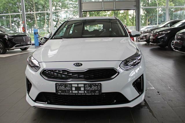 Gebraucht Kia Ceed 141 PS (103 kW) 2021 Weiß Kleinwagen