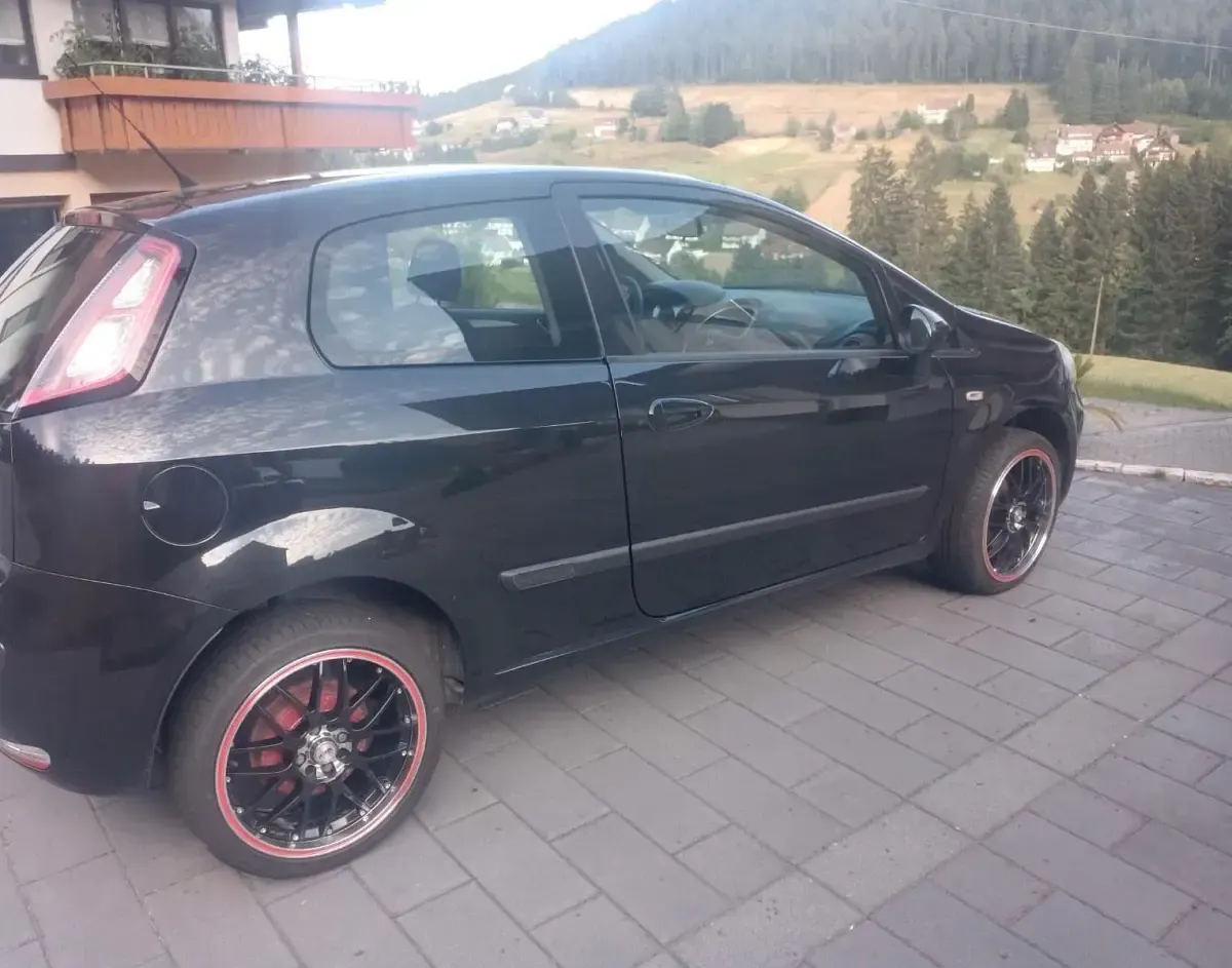 Gebraucht Fiat Punto Evo 77 PS (56 kW) 2011 Schwarz Kleinwagen