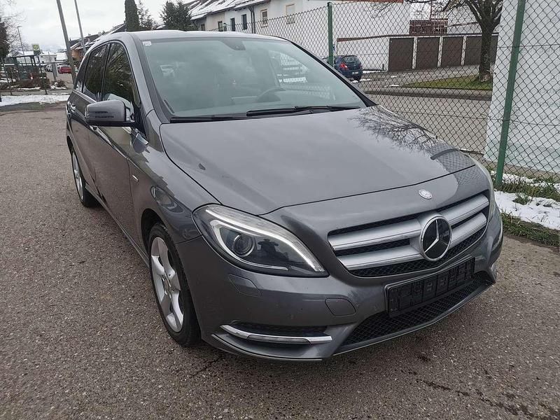Gebraucht Mercedes B180 109 PS (80 kW) 2012 Mountaingrau  met. Van / Kleinbus