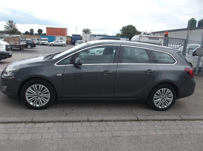 Gebraucht Opel Astra Innovation 160 PS (117 kW) 2011 Grau Kombi