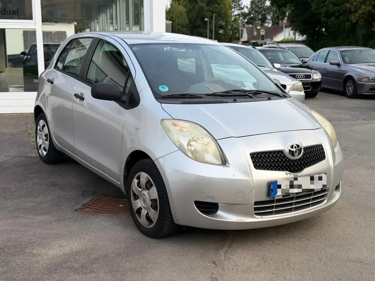 Gebraucht Toyota Yaris Cool 87 PS (63 kW) 2010 Silber Kleinwagen