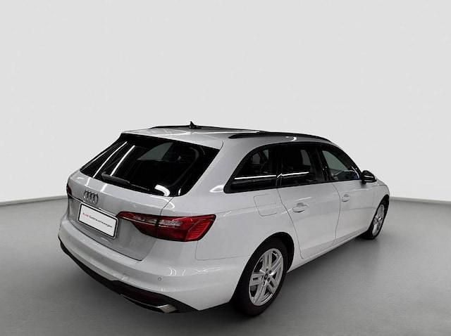 Gebraucht Audi A4 Basis 163 PS (119 kW) 2024 Gletscherweiß metallic Kombi