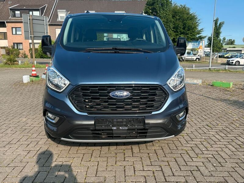 Gebraucht Ford Tourneo 131 PS (96 kW) 2023 Chromablau metallic Kombi