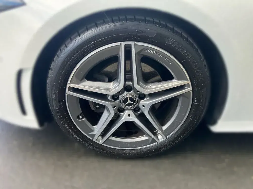 Gebraucht Mercedes A180 AMG 116 PS (85 kW) 2019 Weiß Limousine