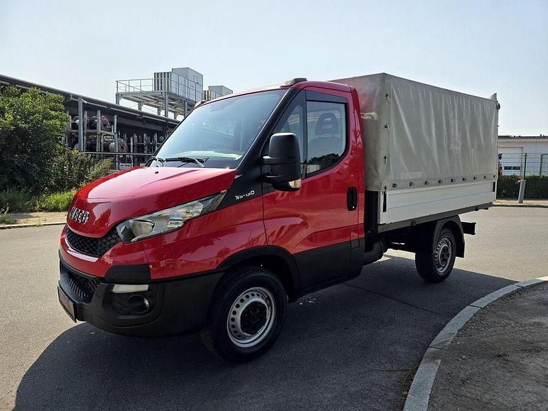 Rot Gebraucht 2016 Iveco Daily Van / Kleinbus | 21.990 € (Etwas zu teuer) - Bild 1/4