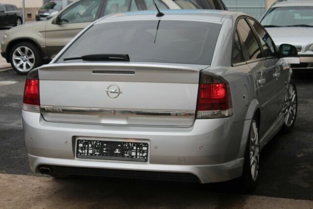 Gebraucht Opel Vectra Edition+ 150 PS (110 kW) 2007 Silber metallic Limousine