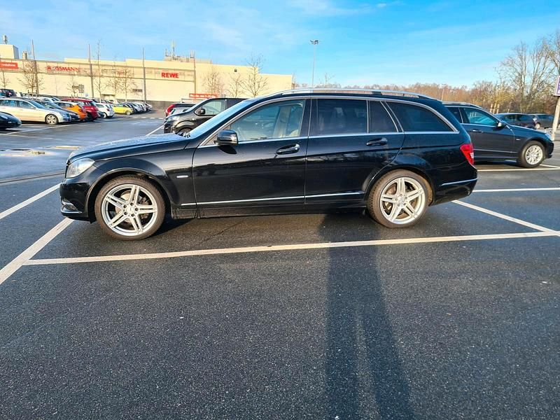Gebraucht Mercedes C250 204 PS (150 kW) 2011 Schwarz Kombi