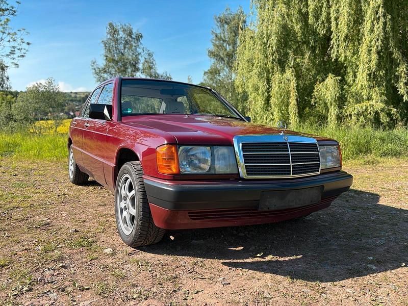 Rot Gebraucht 1989 Mercedes 190 Limousine | 3.999 € - Bild 1/4
