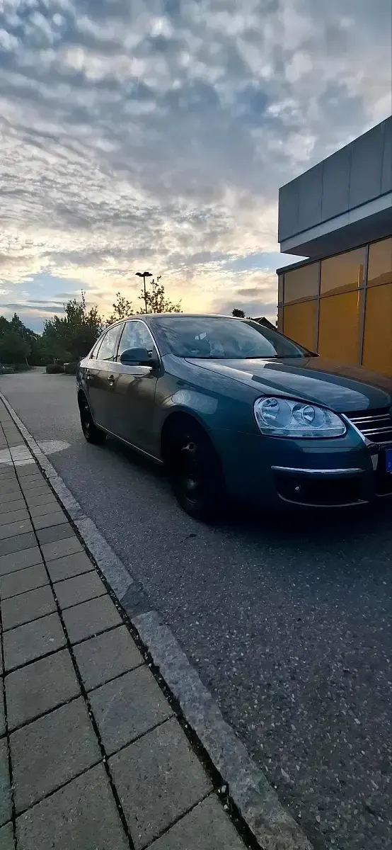 Gebraucht VW Jetta 102 PS (75 kW) 2006 Grün Limousine