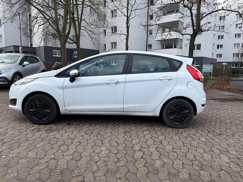 Gebraucht Ford Fiesta Titanium 101 PS (74 kW) 2017 Weiß Limousine
