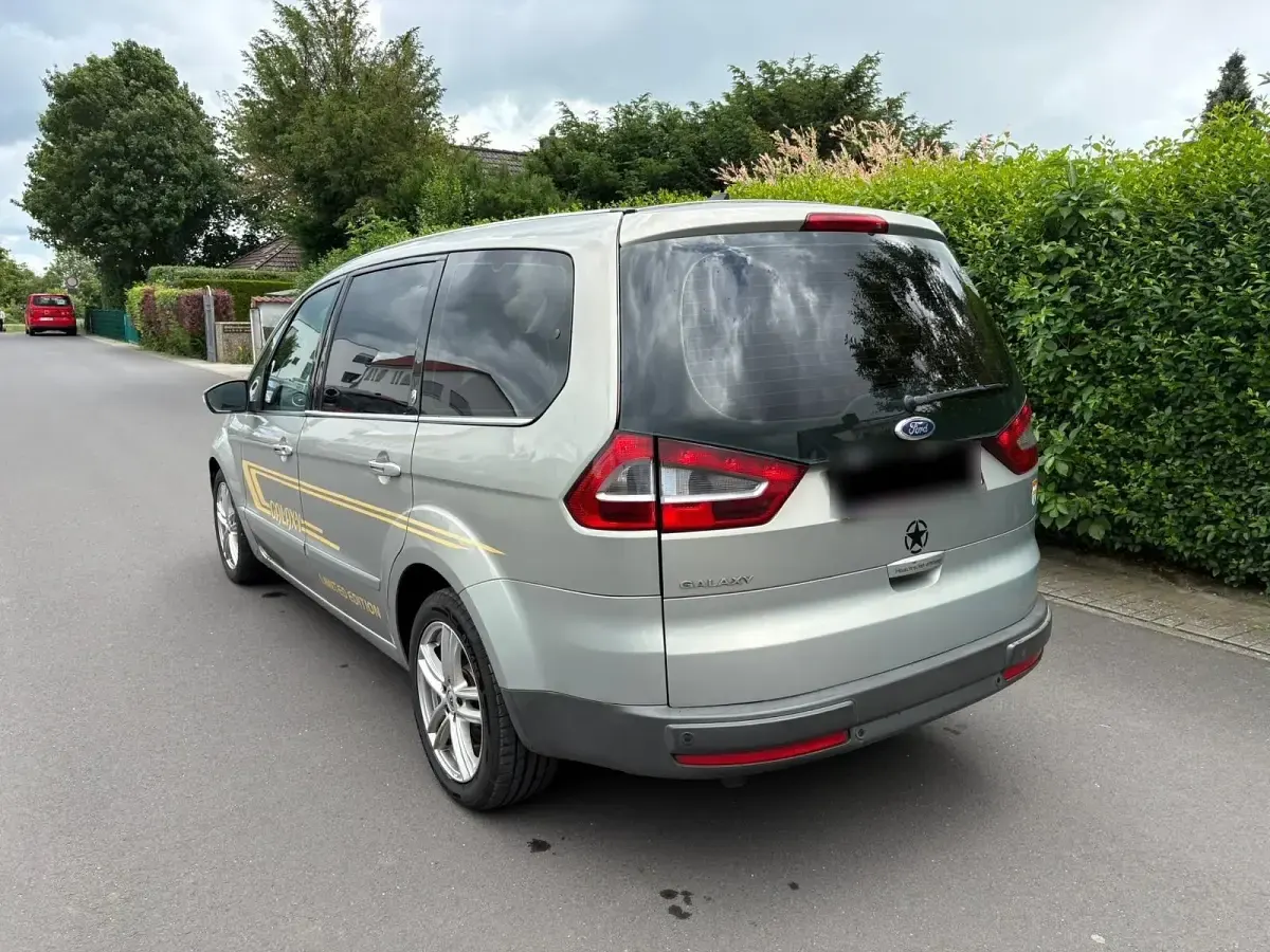 Gebraucht Ford Galaxy Individual 140 PS (102 kW) 2009 Grau Van / Kleinbus