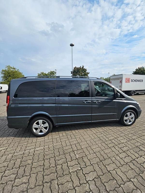 Silber Gebraucht 2014 Mercedes Viano Van / Kleinbus | 19.600 € (Guter Preis) - Bild 1/4