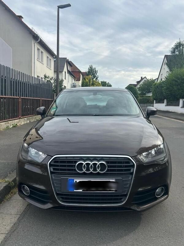 Braun Gebraucht 2011 Audi A1 S-Line Kleinwagen | 4.399 € (Superpreis) - Bild 1/4