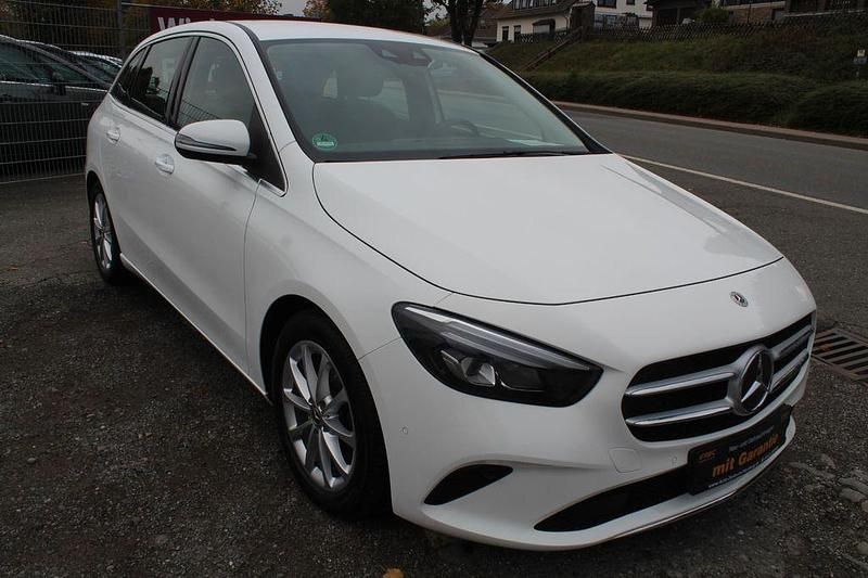Weiß Gebraucht 2021 Mercedes B200 Business Van / Kleinbus | 23.999 € (Superpreis) - Bild 1/4