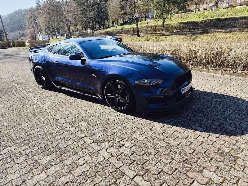 Blau Gebraucht 2019 Ford Mustang GT Fastback Coupé | 34.900 € - Bild 1/4