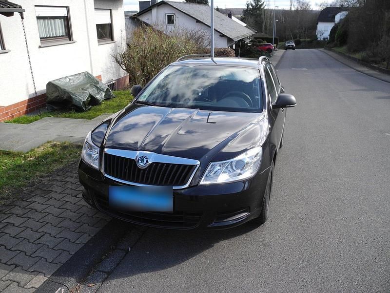 Gebraucht Skoda Octavia 122 PS (89 kW) 2010 Schwarz Kombi