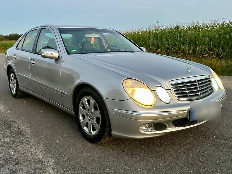 Silber Gebraucht 2003 Mercedes E200 Limousine | 2.199 € (Guter Preis) - Bild 1/4