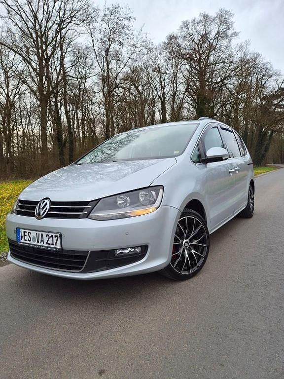 Second-hand VW Sharan 140 CP (102 kW) 2010 Argintiu Monovolum
