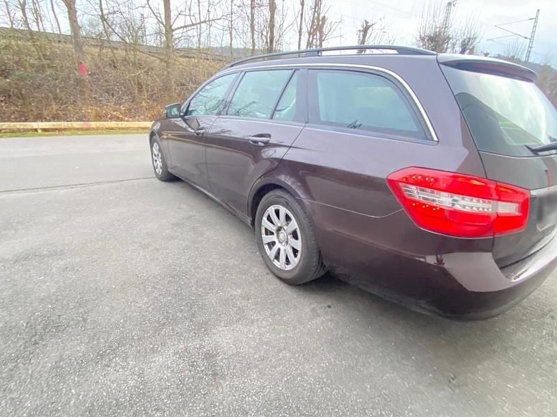 Gebraucht Mercedes E220 170 PS (125 kW) 2010 Violet Kombi