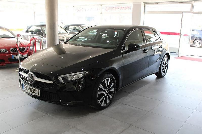 Gebraucht Mercedes A250 Advanced 218 PS (160 kW) 2022 Kosmosschwarz Limousine