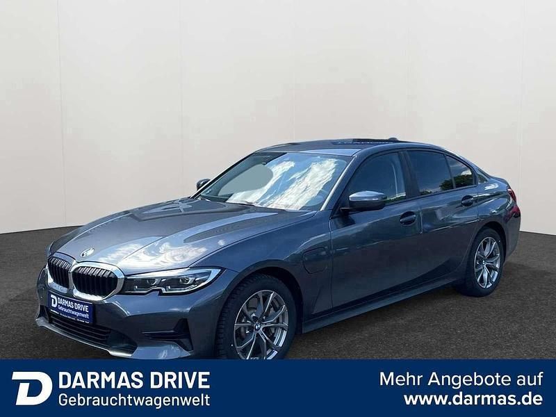 Grau Gebraucht 2020 BMW 330e Advantage Limousine | 25.990 € (Fairer Preis) - Bild 1/4