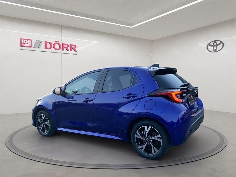 Neu Toyota Yaris Hybrid Comfort 116 PS (85 kW) 2025 Juniper blue metallic Kleinwagen