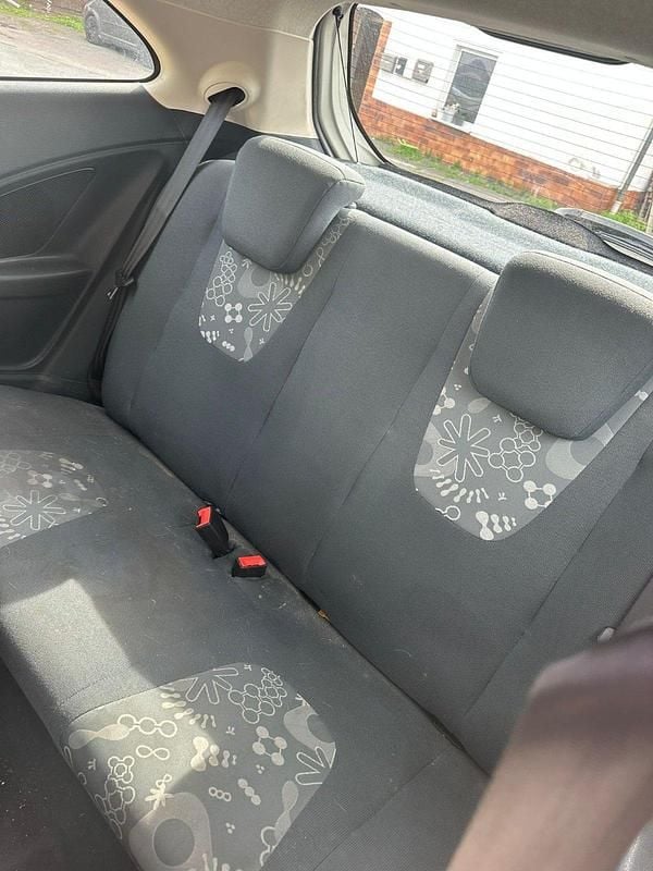 Weiß Gebraucht 2014 Ford Ka Kleinwagen | 2.550 € (Fairer Preis) - Bild 1/4