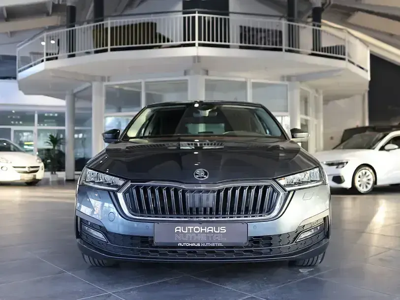Gebraucht Skoda Octavia Clever 150 PS (110 kW) 2022 Grau Limousine