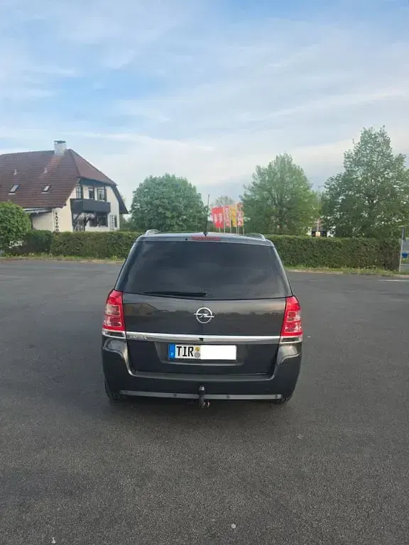 Gebraucht Opel Zafira Family 140 PS (102 kW) 2014 Grau Van / Kleinbus