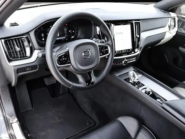 Gebraucht Volvo V60 CC Plus 197 PS (144 kW) 2023 Manufacturer Kombi