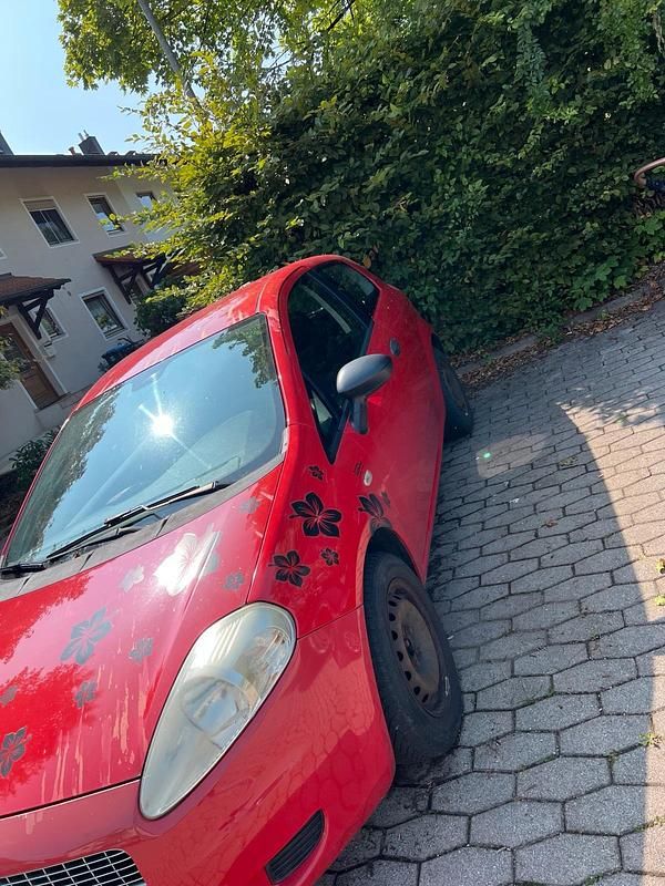 Rot Gebraucht 2009 Fiat Grande Punto Feel Kleinwagen | 1.350 € (Guter Preis) - Bild 1/4