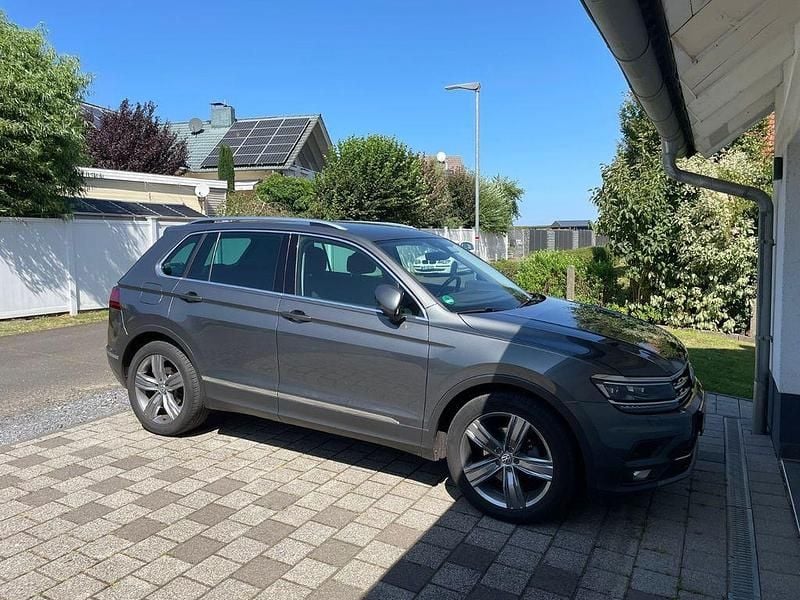 Gebraucht VW Tiguan Highline 150 PS (110 kW) 2018 Grau SUV