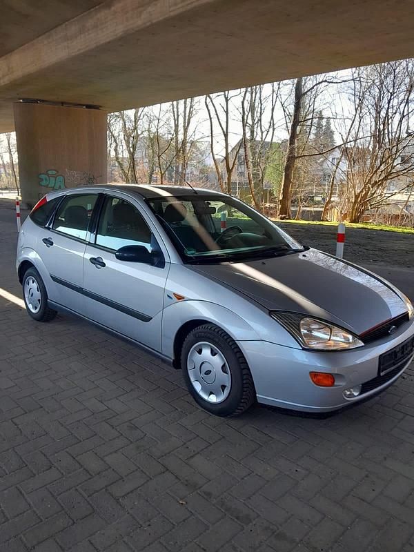 Gebraucht Ford Focus 75 PS (55 kW) 1999 Silber Kombi