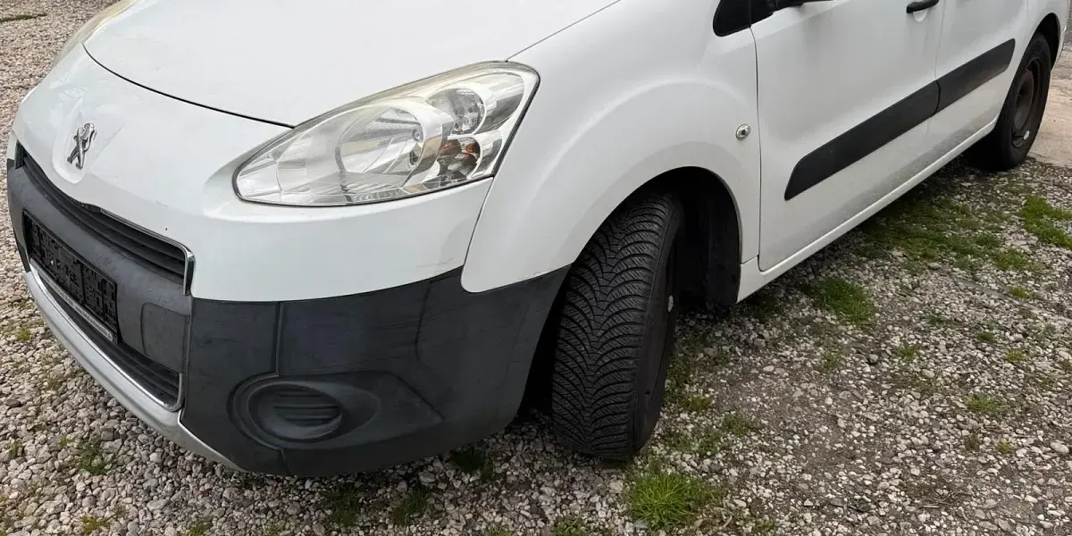 Gebraucht Peugeot Partner 98 PS (72 kW) 2013 Weiß Van / Kleinbus