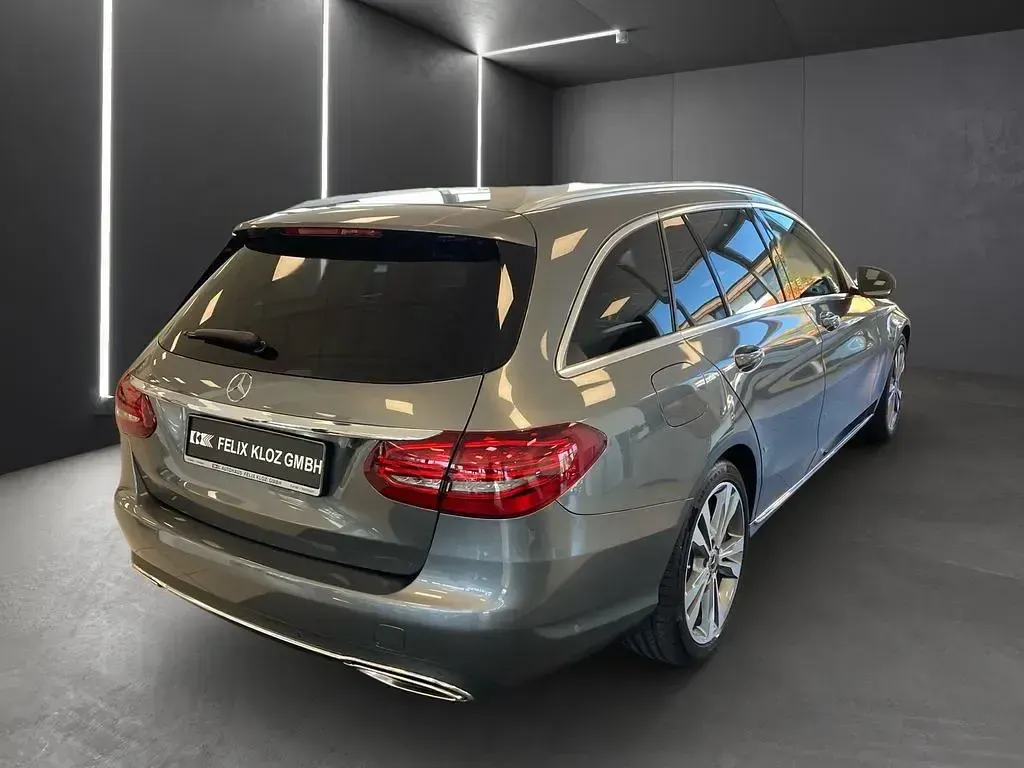 Gebraucht Mercedes C300 Avantgarde 258 PS (189 kW) 2021 Grau Limousine
