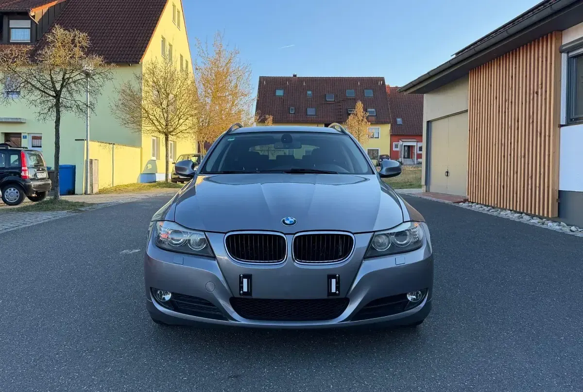 Używany BMW 320 170 KM (125 kW) 2009 Szary Sedan/Limuzyna