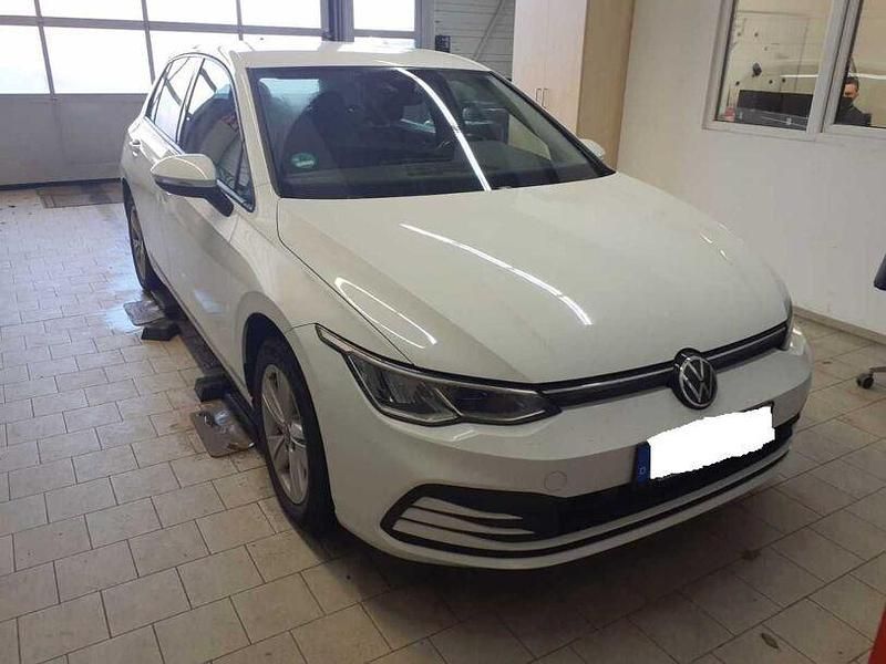 Gebraucht VW Golf VII Life 150 PS (110 kW) 2020 Pure white Limousine