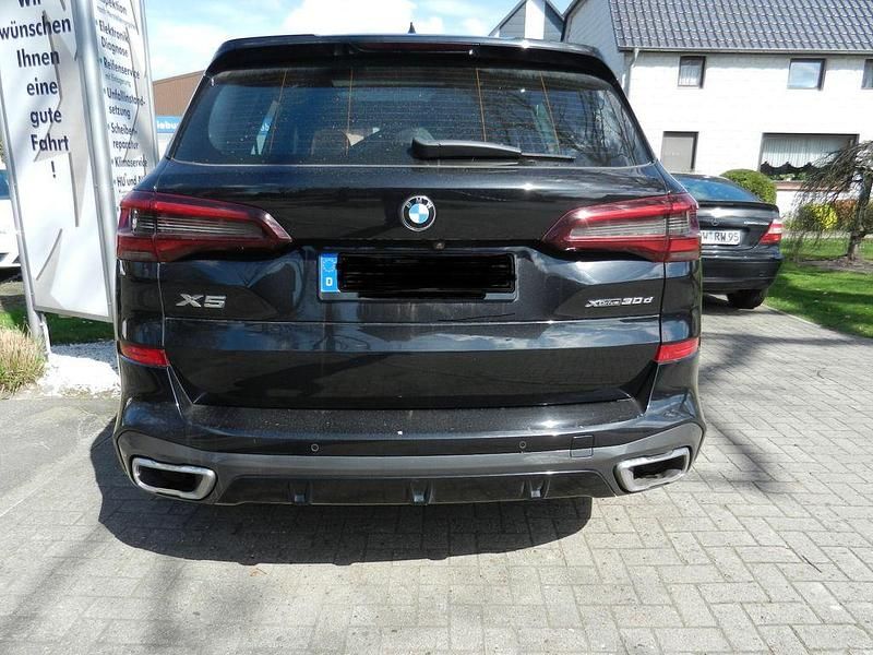 Gebraucht BMW X5 Performance 286 PS (210 kW) 2022 Schwarz SUV