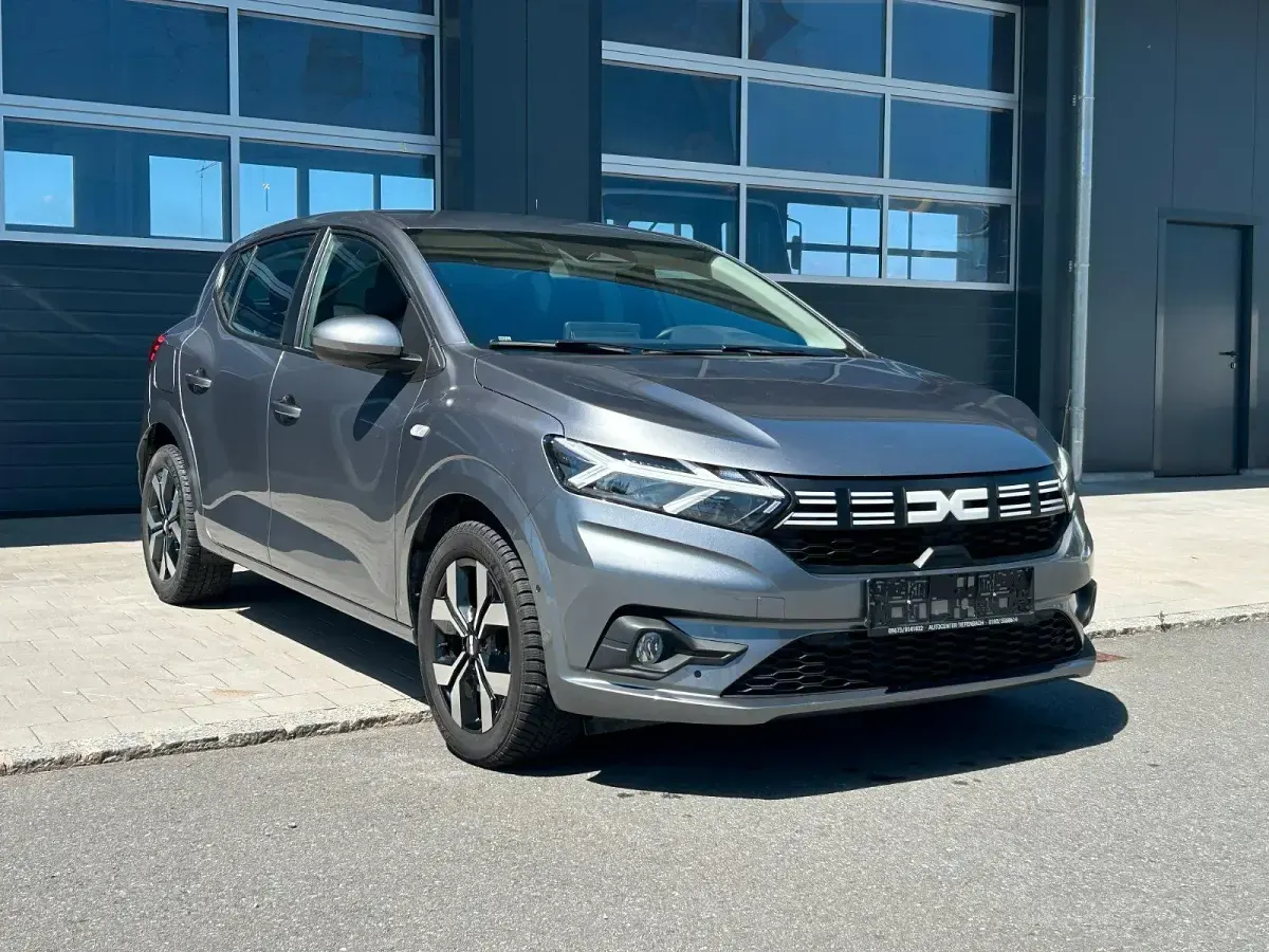 Gebraucht Dacia Sandero Expression 91 PS (66 kW) 2024 Grau Kleinwagen