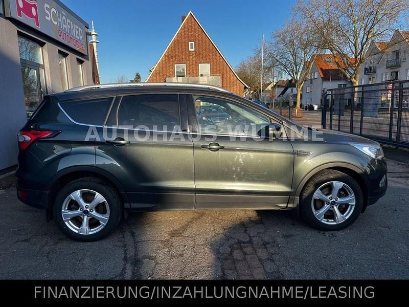 Gebraucht Ford Kuga Titanium 179 PS (131 kW) 2018 Grün SUV