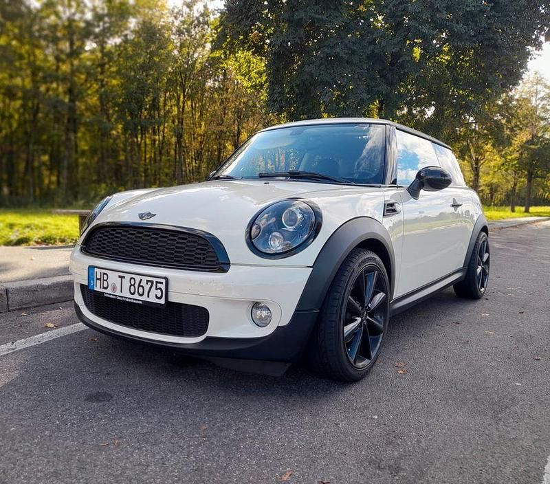 Weiß Gebraucht 2013 Mini Cooper Pepper Kleinwagen | 6.450 € (Guter Preis) - Bild 1/4