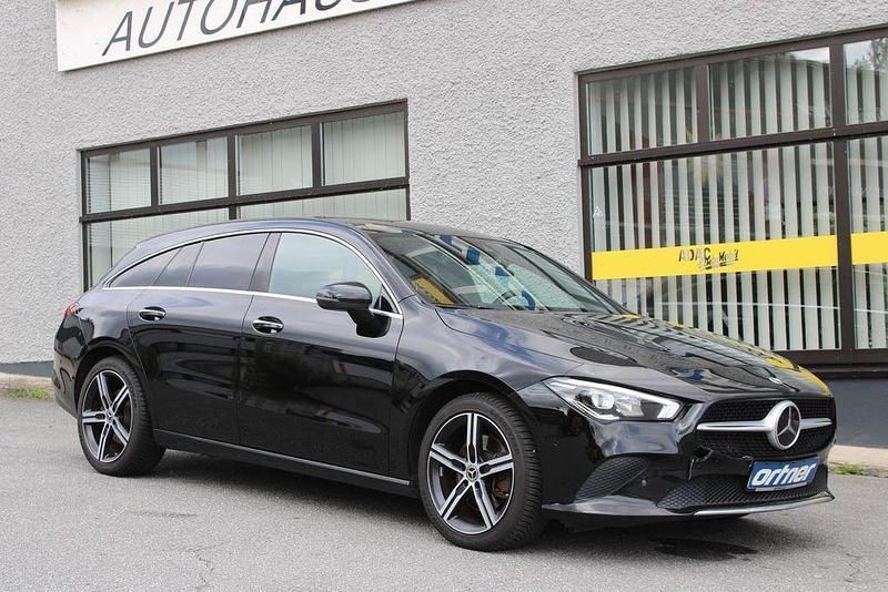 Schwarz Gebraucht 2020 Mercedes CLA220 Shooting Brake Kombi | 19.380 € (Superpreis) - Bild 1/4