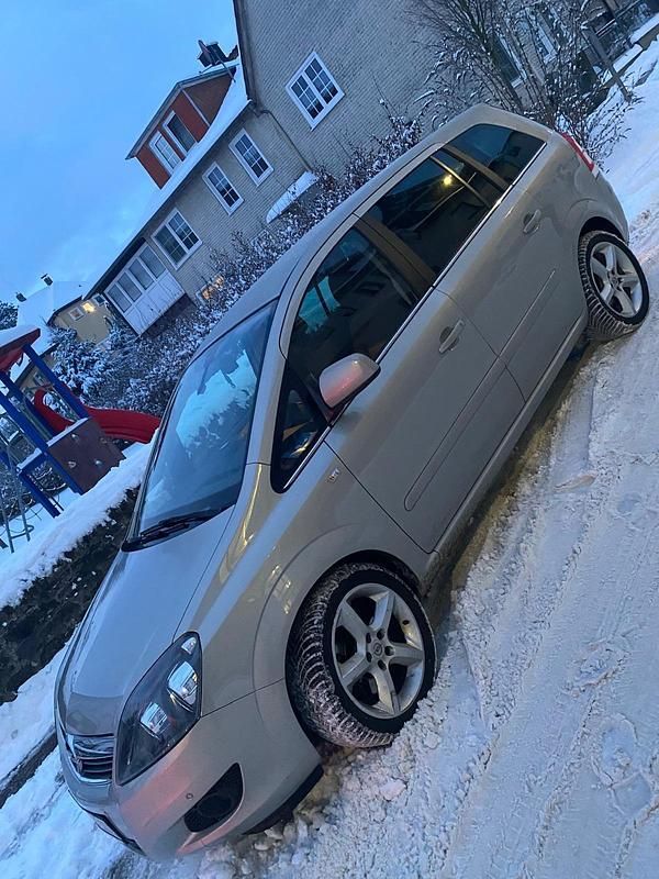 Gebraucht 2011 Opel Zafira Van / Kleinbus | 4.800 € - Bild 1/4