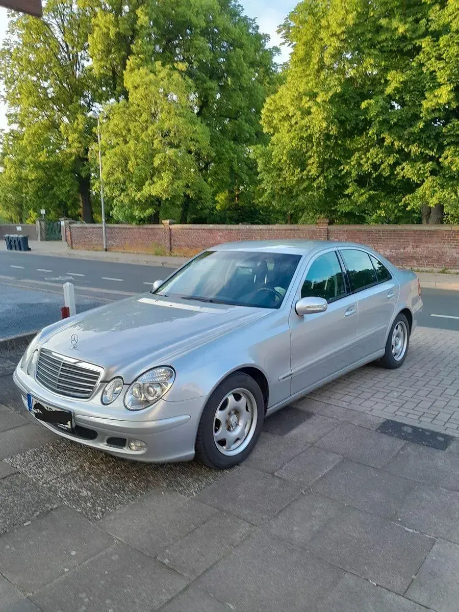 Gebraucht Mercedes E240 Classic 177 PS (130 kW) 2003 Silber Limousine