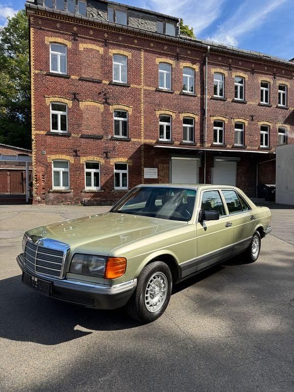 Grün Gebraucht 1981 Mercedes E280 Limousine | 14.999 € - Bild 1/4