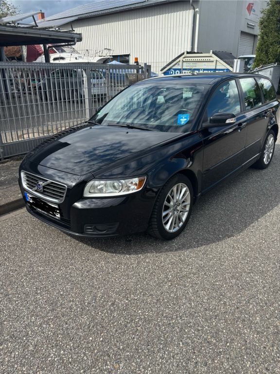 Schwarz Gebraucht 2008 Volvo V50 Momentum Kombi | 2.500 € (Guter Preis) - Bild 1/4